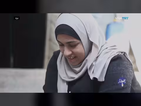 أسرة غزية تقضي رمضان بين الخيم والأنقاض