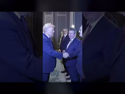 ترمب يؤدي التحية العسكرية لقادة أتراك