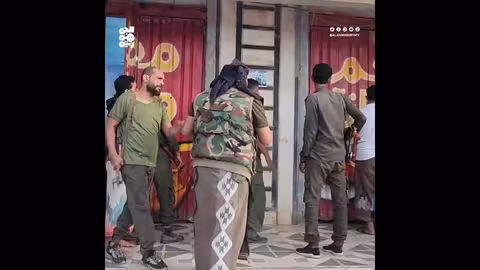 إغلاق منشآت تجارية في المخا بتعز بسبب التلاعب بالأسعار