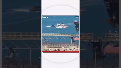 الاحتلال الإسرائيلي يقود سفينة نحو ميناء أسدود