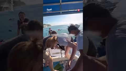 انقلاب قارب يقل 89 راكباً... سائحة توثق اللحظات المرعبة