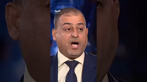 تدافع الفلسطينيين للحصول على الطعام في تكية بغزة