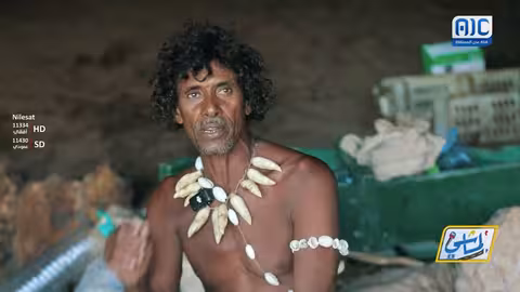 كيف يعيش رجل الكهف السقطري أثناء الأعاصير؟ ️