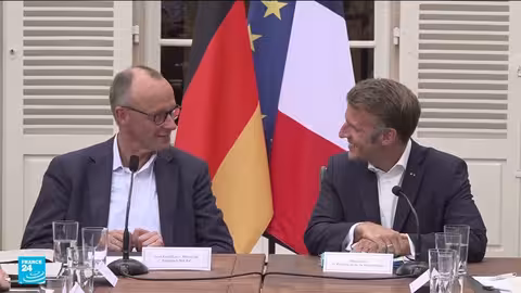 ماكرون وشمرس يشددان تعزيز العلاقات الفرنسية الألمانية