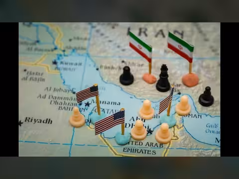 مضيق هرمز مسرح مواجهات أميركا وإيران