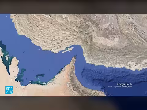 الحرس الثوري الإيراني يحدد مسارات بديلة في هرمز لتجنب الألغام