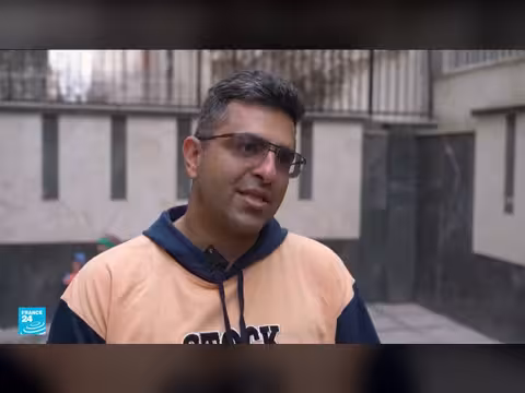 حياة عائلة إيرانية تحت وطأة الغارات الأمريكية والإسرائيلية