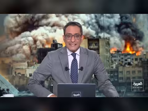 انفجارات قوية وتحليق مقاتلات مجهولة فوق بوشهر الإيرانية