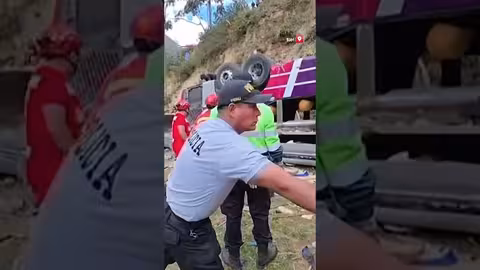 انقلاب حافلة في بيرو: 18 قتيلاً و24 مصاباً في جبال الأنديز