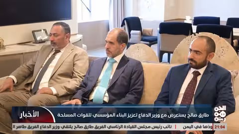 طارق صالح ووزير الدفاع يناقشان تعزيز المؤسسة العسكرية واستعادة الدولة