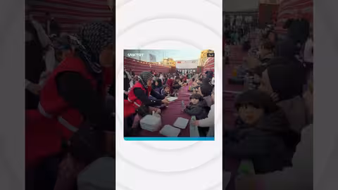 الهلال الأحمر التركي ينظم إفطاراً للنازحين