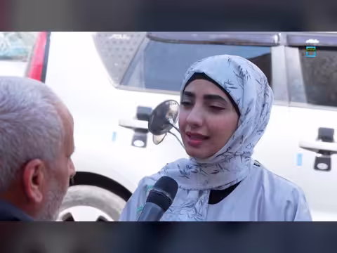 مشهد مؤلم: أم تتفاجأ بابنها يتسول في الشارع