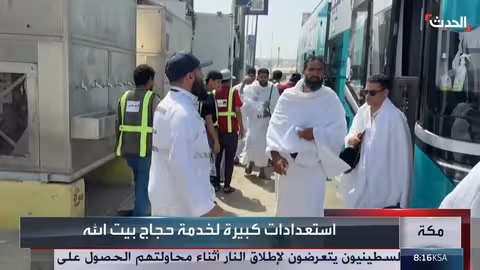 توافد الحجاج إلى عرفات لأداء الركن الأعظم للحج