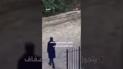 ماكرون يتجول في باريس بعد استقالة حكومة لوكورنو