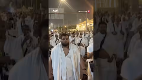 توافد الحجاج إلى جبل عرفة