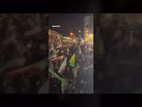 إيرانيون يحتفلون بوقف إطلاق النار