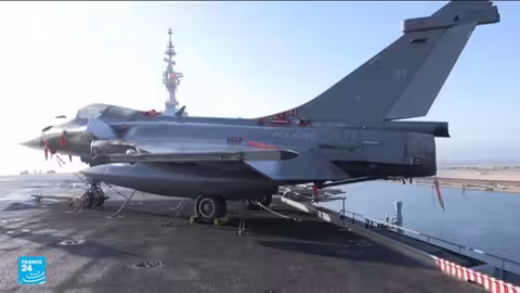 ماكرون يعلن بناء حاملة طائرات جديدة لتعزيز القوة البحرية الفرنسية