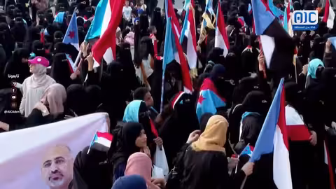 نساء الحراك الجنوبي يطالبن بإعلان الدولة من ساحة العروض