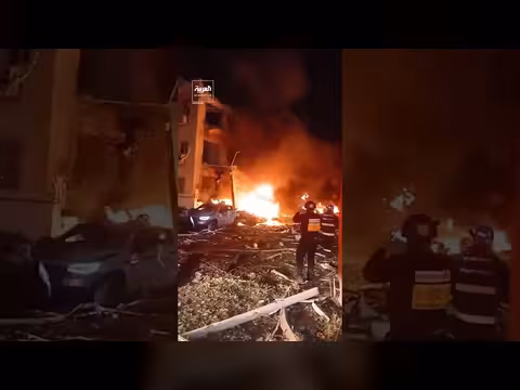 آثار الهجوم الصاروخي الإيراني على تل أبيب: مبانٍ مهدمة ونيران