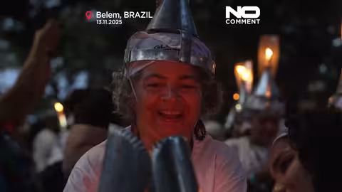 تظاهر عمال المطاط في بيليم للمطالبة بوقف إزالة الغابات خلال كوب 30