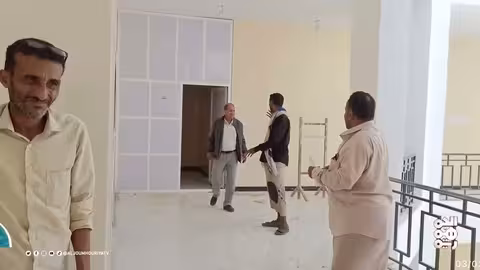 شيخ المحافظ يناقش نقل مقار المنظمات الدولية إلى عدن