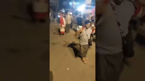 لقطات لإسعاف متظاهر في عدن