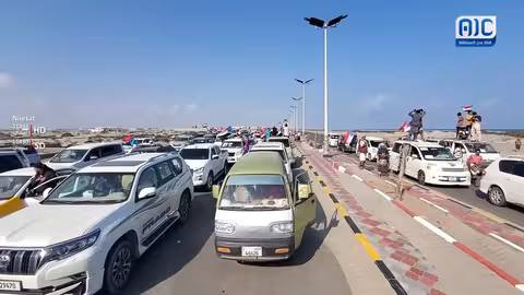 موكب من أبين يصل عدن للمشاركة في اعتصام ساحة العروض