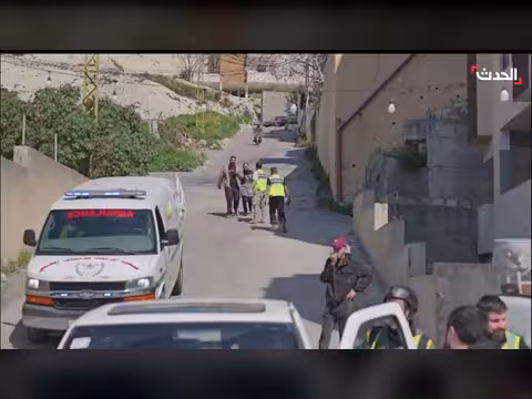 مشاهد لعملية الإخلاء قرب المبنى المهدد في حارة صيدا