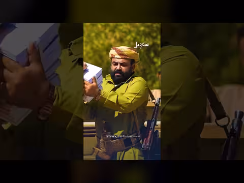 أبو طلقة يفعل الخير: توزيع كتب على الطلاب الدرس الأخير