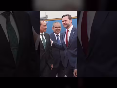 ظهور قائد الجيش الباكستاني يثير التساؤلات