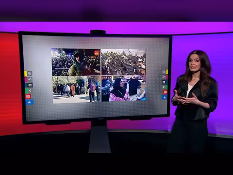 راعي لبناني يقطع مسافة طويلة مع قطيعه هرباً من القصف