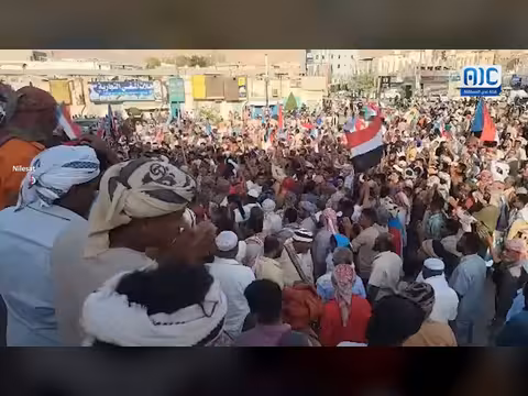 وصول المشاركين إلى ساحة قصر سيئون