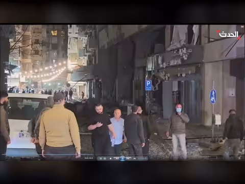 آثار الغارة الإسرائيلية على فرع القرض الحسن في بيروت