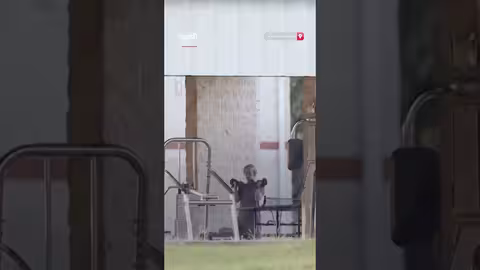 إليزابيث هولمز تمارس الرياضة في السجن بتكساس