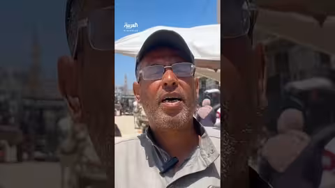 بكاء طفلة تطلب الطعام