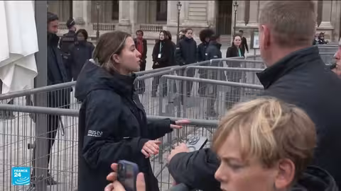 سرقة مجوهرات من متحف اللوفر في باريس