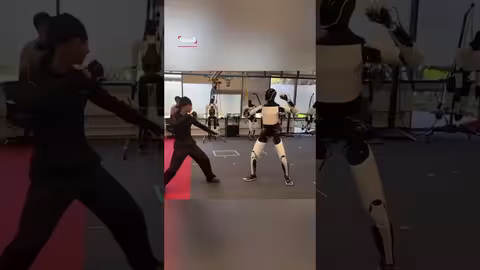 إيلون ماسك ينشر فيديو لروبوت أوبتيموس يمارس الكونغ فو