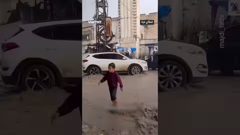 غزة: منخفض جوي يغرق خيام النازحين وسط مناشدات