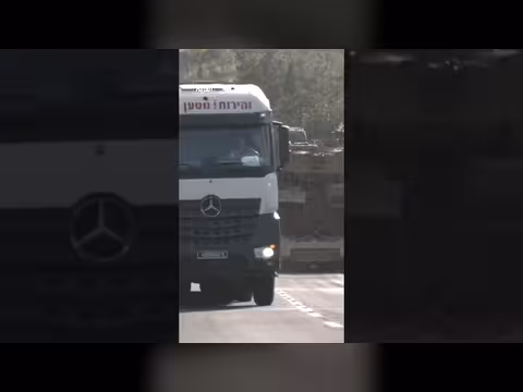 تصاعد المواجهات: إسرائيل تنشر دبابات قرب الحدود مع لبنان