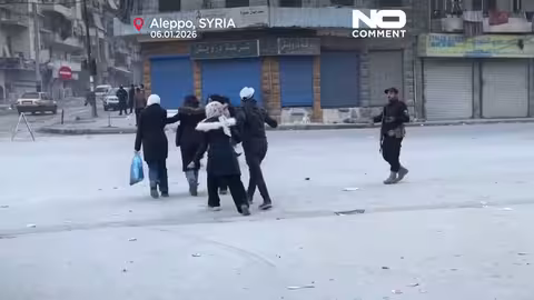 مدنيون يفرون من حلب مع تطويق الجيش السوري مناطق كردية