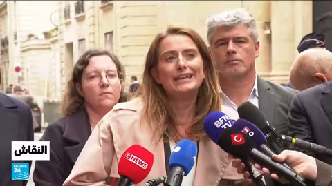 فرنسا: السيناريوهات المتاحة لماكرون في ظل أزمة الميزانية