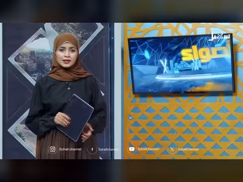 لوحة تكريمية وسهيل في المقدمة