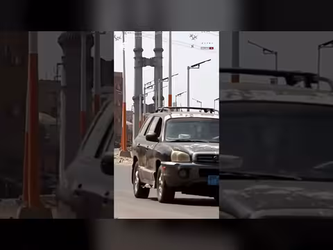 عدن.. عودة محدودة للكهرباء بعد انقطاع كلي