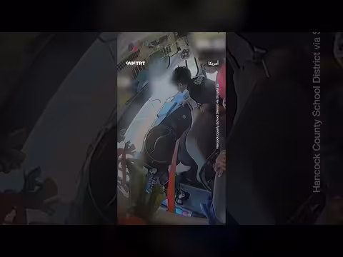 طلاب ينقذون حافلة بعد فقدان السائقة وعيها