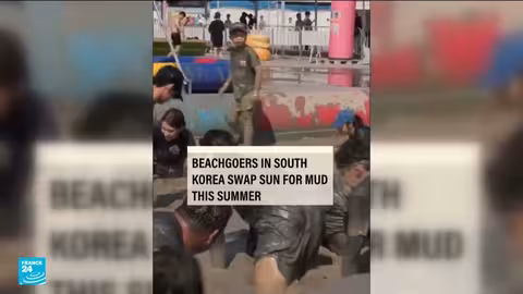 مهرجان الطين في كوريا الجنوبية: متعة وتخفيف من حرارة الصيف
