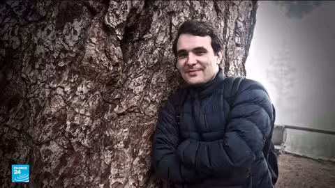 صحفي فرنسي مسجون في الجزائر... والدته تطالب بعدم تسييس قضيته