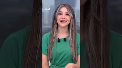 ماكرون والأميرة أريانا: موقف محرج حول تقبيل اليد