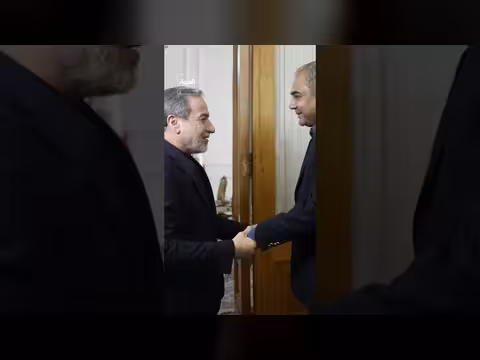 وزير الخارجية الإيراني يستقبل وزير الداخلية الباكستاني