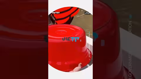 فيتنام: إنقاذ رضيع علق في فيضانات أسفرت عن 90 قتيلاً