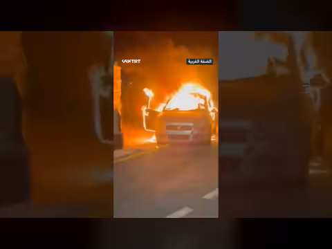 مستوطنون يحرقون مركبة فلسطينية في نابلس